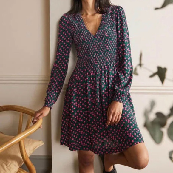 Boden Dresses & Skirts - NWT Boden V-Neck Smocked Dress, size US 8
